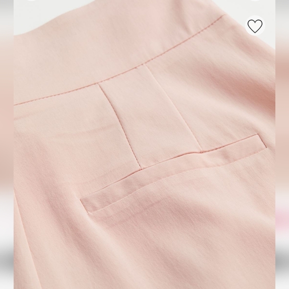 Pleated shorts - Picture 2 of 7